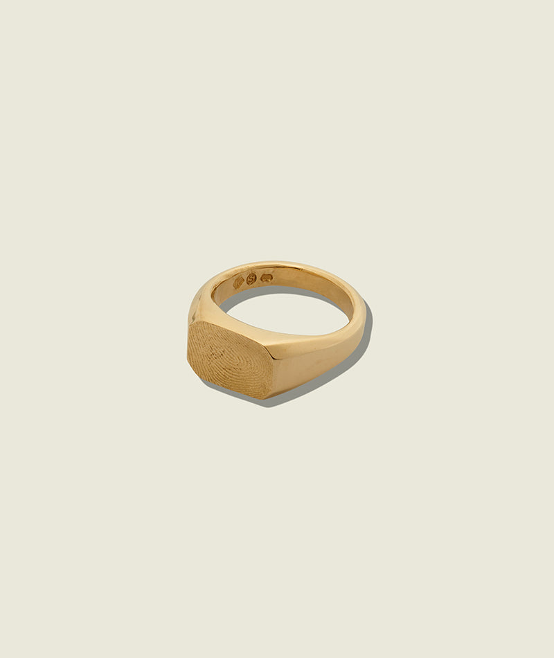 Emerald Signia® Signet